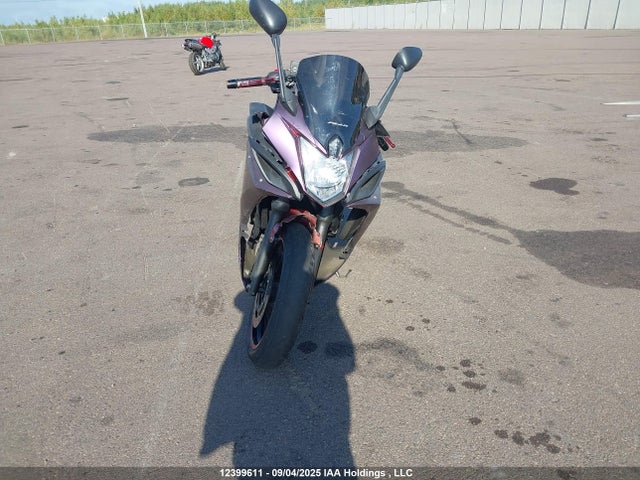 12399611 :رقم المزاد ، JYARJ18N9BA001232 vin ، 2011 Yamaha Fz6 R مزاد بيع