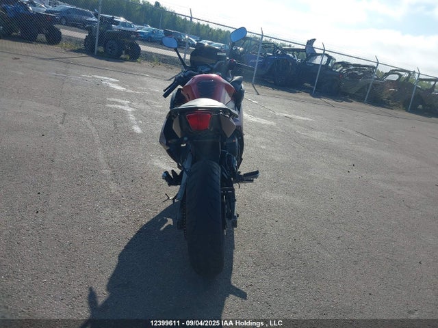 12399611 :رقم المزاد ، JYARJ18N9BA001232 vin ، 2011 Yamaha Fz6 R مزاد بيع