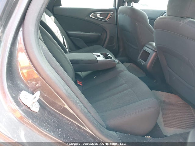 1C3CCCFB7GN173532 Chrysler 200