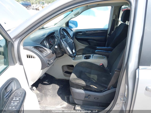 2C4RC1BG1GR127063 Chrysler Town and Country