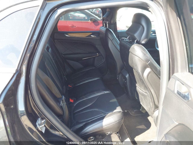 5LMCJ2A9XFUJ42000 Lincoln 2015