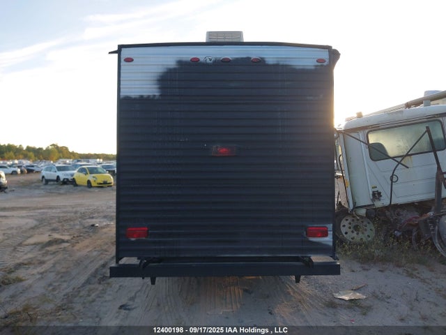 12400198 :رقم المزاد ، 5ZT2CKEC6NY026124 vin ، 2022 Cherokee Trailer مزاد بيع