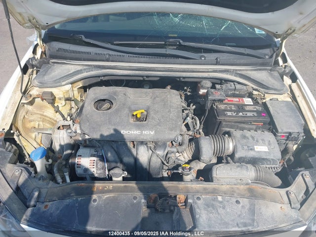 Hyundai Elantra 2017 5NPD74LF2HH110289 Image 10