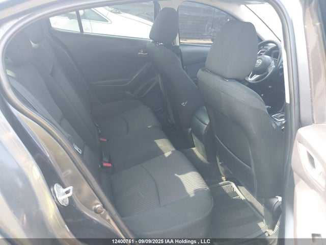 3MZBM1V77FM139537 Mazda pe