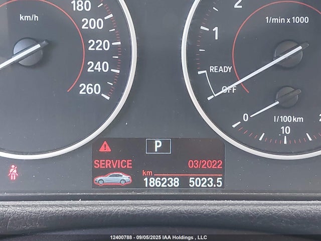 BMW 320i 2016 WBA8A3C50GK688750 Image 16