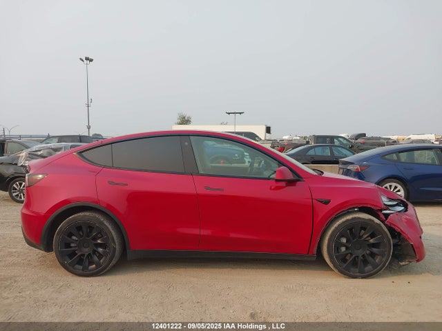 Tesla Model Y 2022 7SAYGDEE5NF469591 Image 13