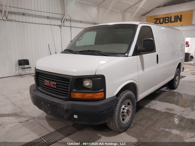 GMC l20 2015 1GTW7FCF4F1117480 Image 2
