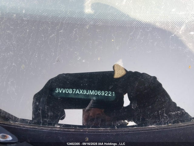 3VV0B7AX9JM069221 Volkswagen Tiguan