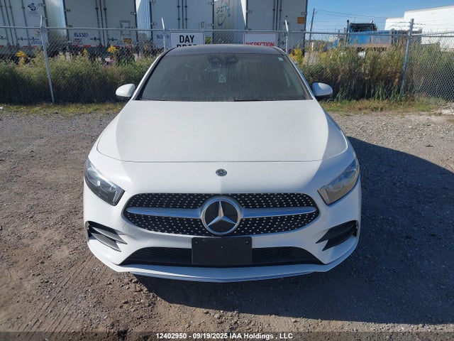 WDD3G4FBXKW001073 Mercedes-Benz m260
