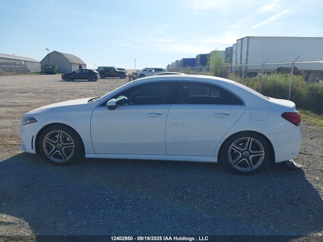WDD3G4FBXKW001073 Mercedes-Benz m260