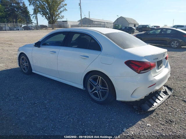 WDD3G4FBXKW001073 Mercedes-Benz m260