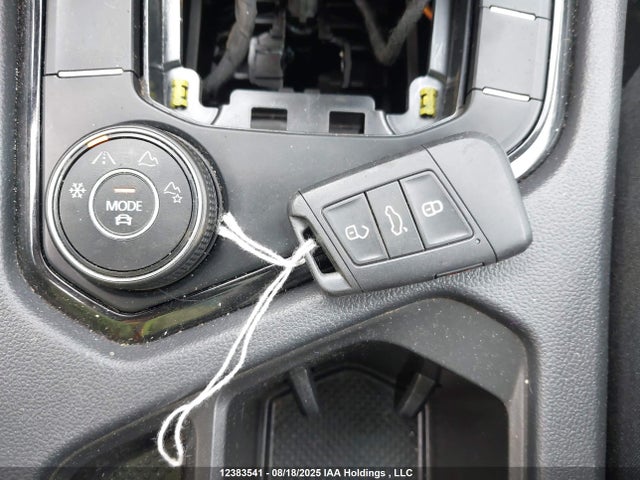 3VVLX7B26NM084752 Volkswagen tsi