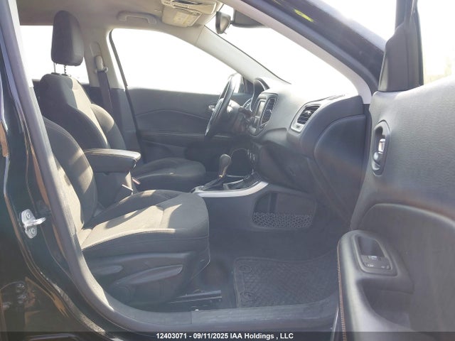 3C4NJDAB4JT139319 Jeep Compass