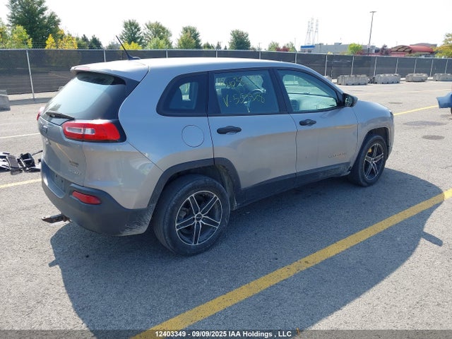 1C4PJLAB8FW559928 Jeep 2015
