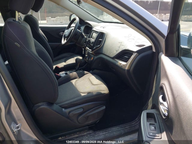 1C4PJLAB8FW559928 Jeep 2015
