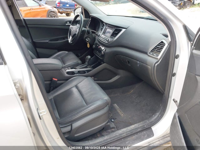 KM8J3CA43HU541851 Hyundai TUCSON SE