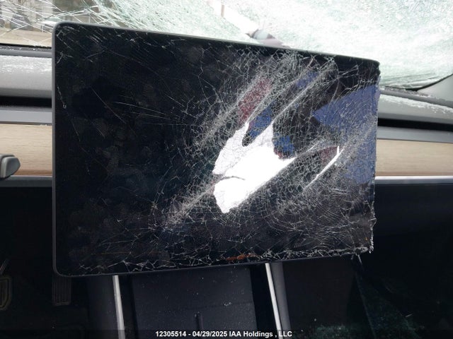 5YJ3E1EA4LF720946 Tesla MODEL 3
