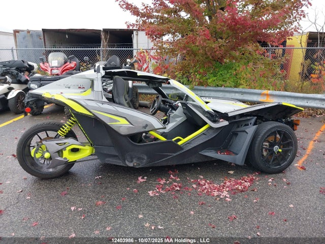 Polaris Slingshot 2018 57XAARFA9J8126521 Image 18