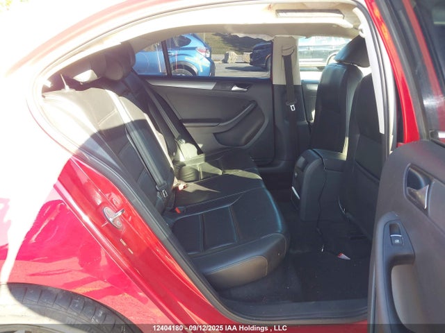 3VWL07AJXGM236110 Volkswagen 2016