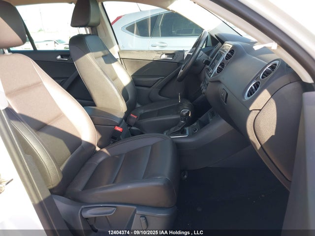 WVGNV7AX6HK023340 Volkswagen Tiguan