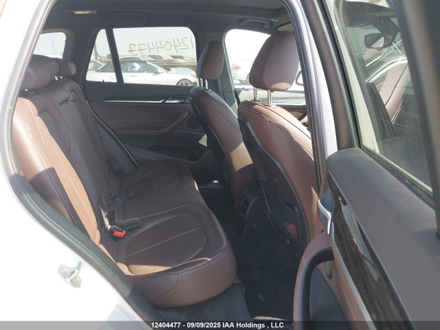 BMW X1 2018 WBXHT3C33J5K26686 Image 8