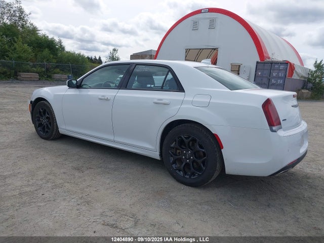 Chrysler 300 2023 2C3CCASG0PH620717 Image 3