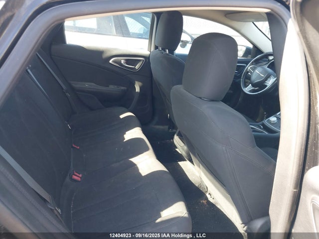 1C3CCCABXFN525671 Chrysler 2015