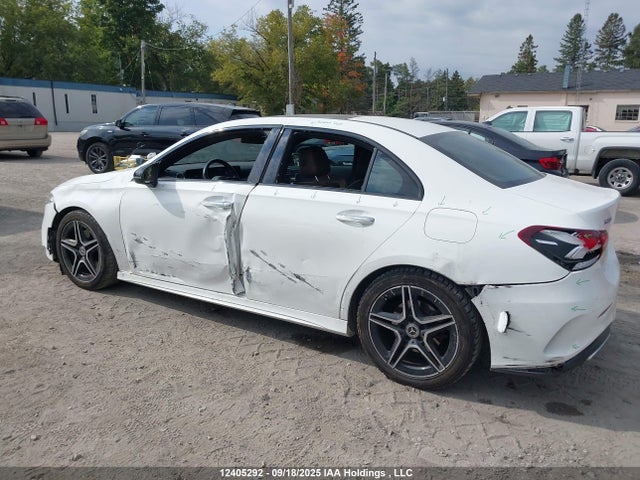 W1K3G4FBXNJ330390 Mercedes-Benz m260