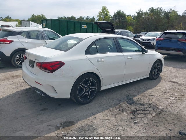 W1K3G4FBXNJ330390 Mercedes-Benz m260