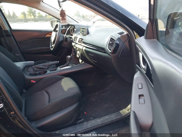 3MZBM1U77FM207143 Mazda pe