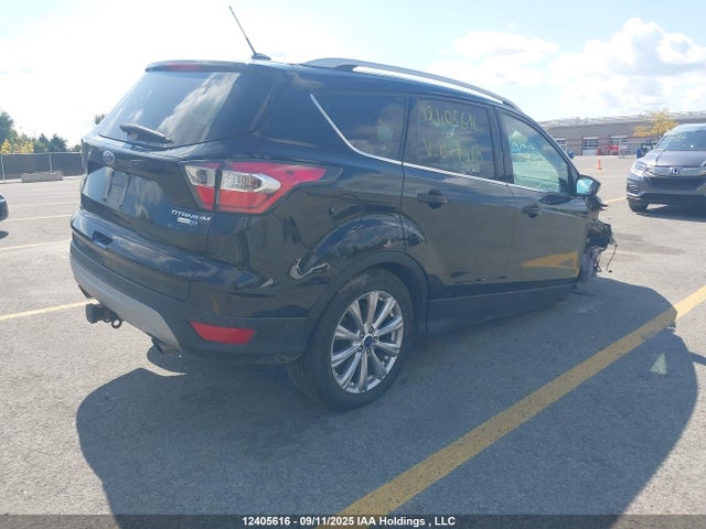 1FMCU9J9XHUB17460 Ford Escape