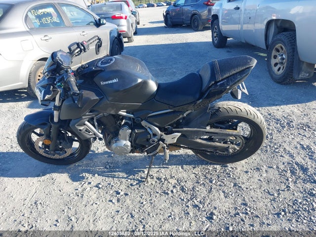 Kawasaki Z650 2017 JKAEREG10HDA01111 Image 13