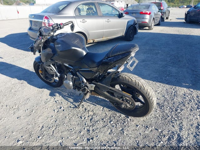 Kawasaki Z650 2017 JKAEREG10HDA01111 Image 3