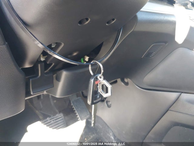2HKRM4H38GH132910 Honda CR-V LX