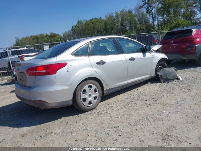 1FADP3E2XFL352119 Ford 2015