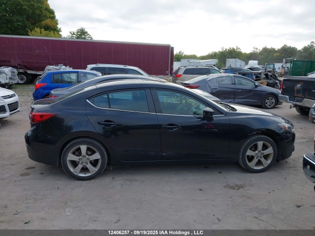 3MZBM1V74FM132996 Mazda pe
