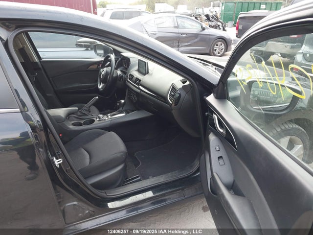 3MZBM1V74FM132996 Mazda pe
