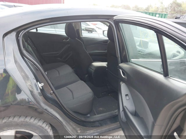 3MZBM1V74FM132996 Mazda pe