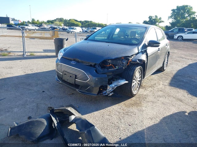 Ford Focus 2017 1FADP3R41HL320884 Image 2