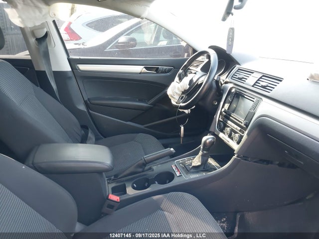 1VWAA7A30JC034374 Volkswagen tsi