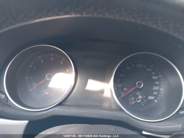 1VWAA7A30JC034374 Volkswagen tsi