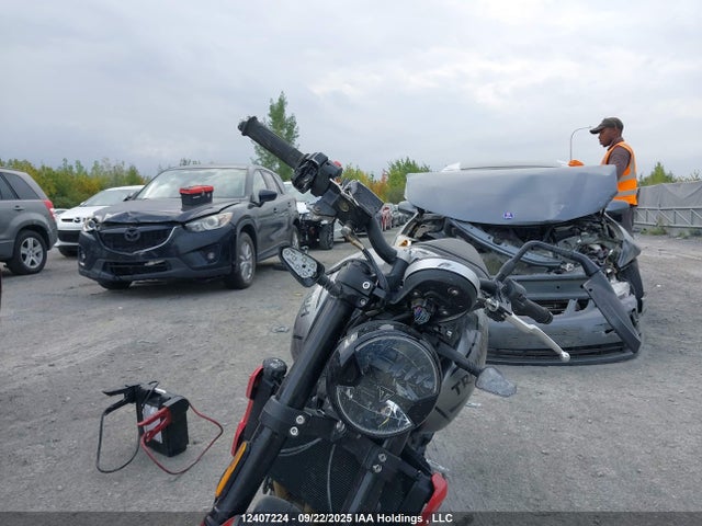 Triumph Motorcycle Trident 2022 SMTL10UL0NTAZ0985 Image 13