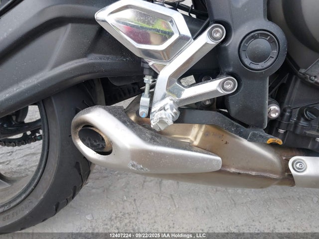 Triumph Motorcycle Trident 2022 SMTL10UL0NTAZ0985 Image 21