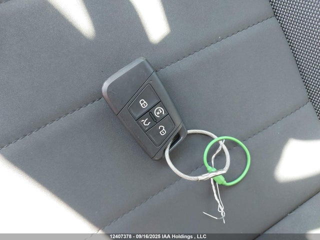 3VVSX7B27RM094563 Volkswagen tsi