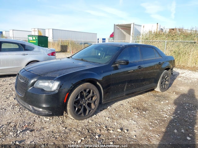 Chrysler 300 2016 2C3CCABG0GH224142 Image 2