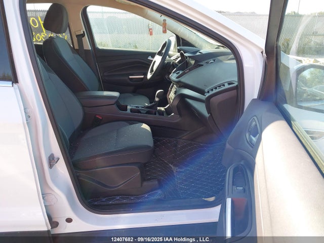 1FMCU9G94HUD30878 Ford 2017