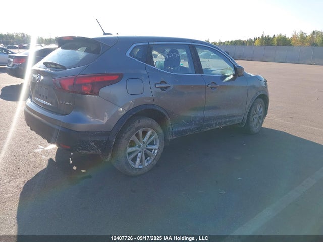 JN1BJ1CR3JW283209 Nissan ROGUE SPORT