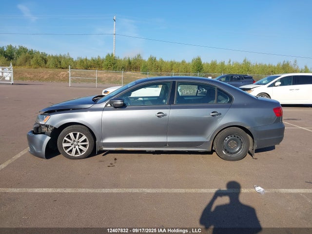 3VWDK7AJ7EM402952 Volkswagen Jetta