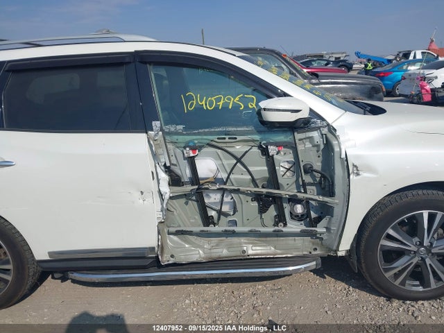 5N1DR2MM8JC615617 Nissan Pathfinder