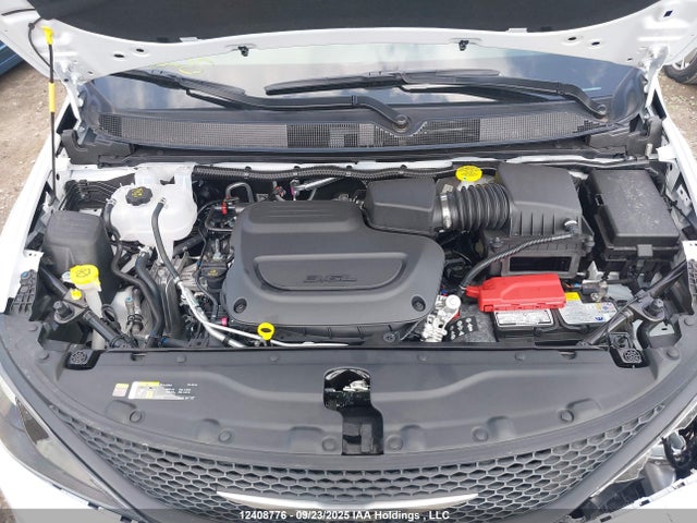 Chrysler 2025 2025 2C4RC1ZG9SR609326 Image 10